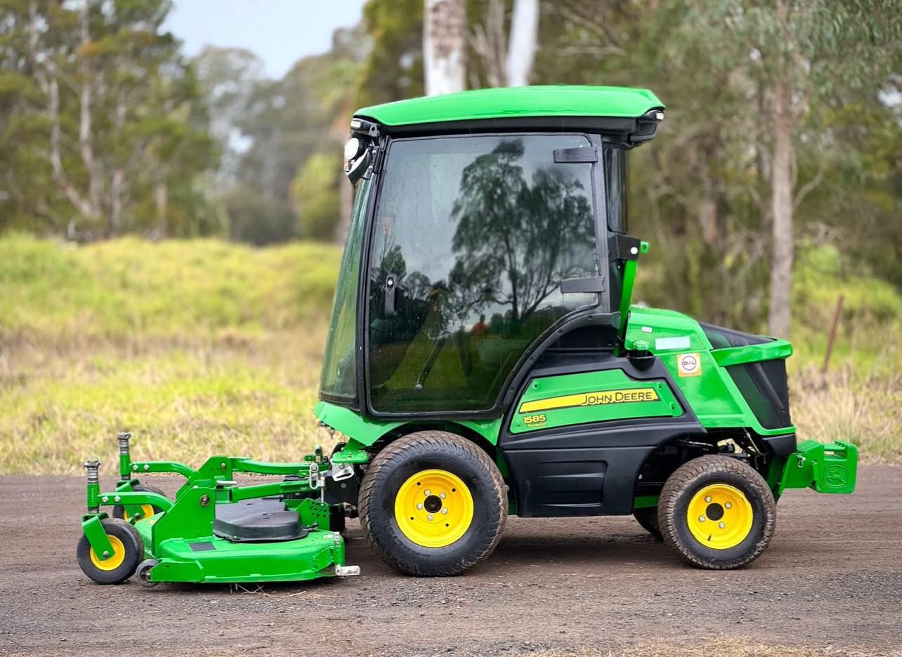 2021 John Deere 1585 Front Deck Terrain Cut