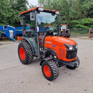 Kubota STW40 TRACTOR