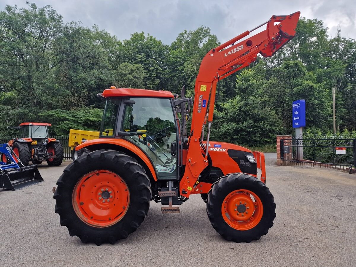 Kubota M9540 (T1377) TRACTOR