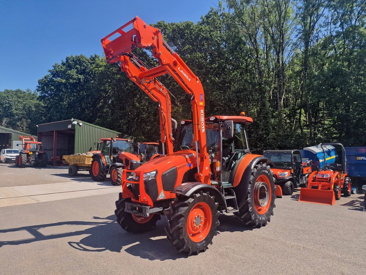 Kubota M5111 (T1401) Tractors