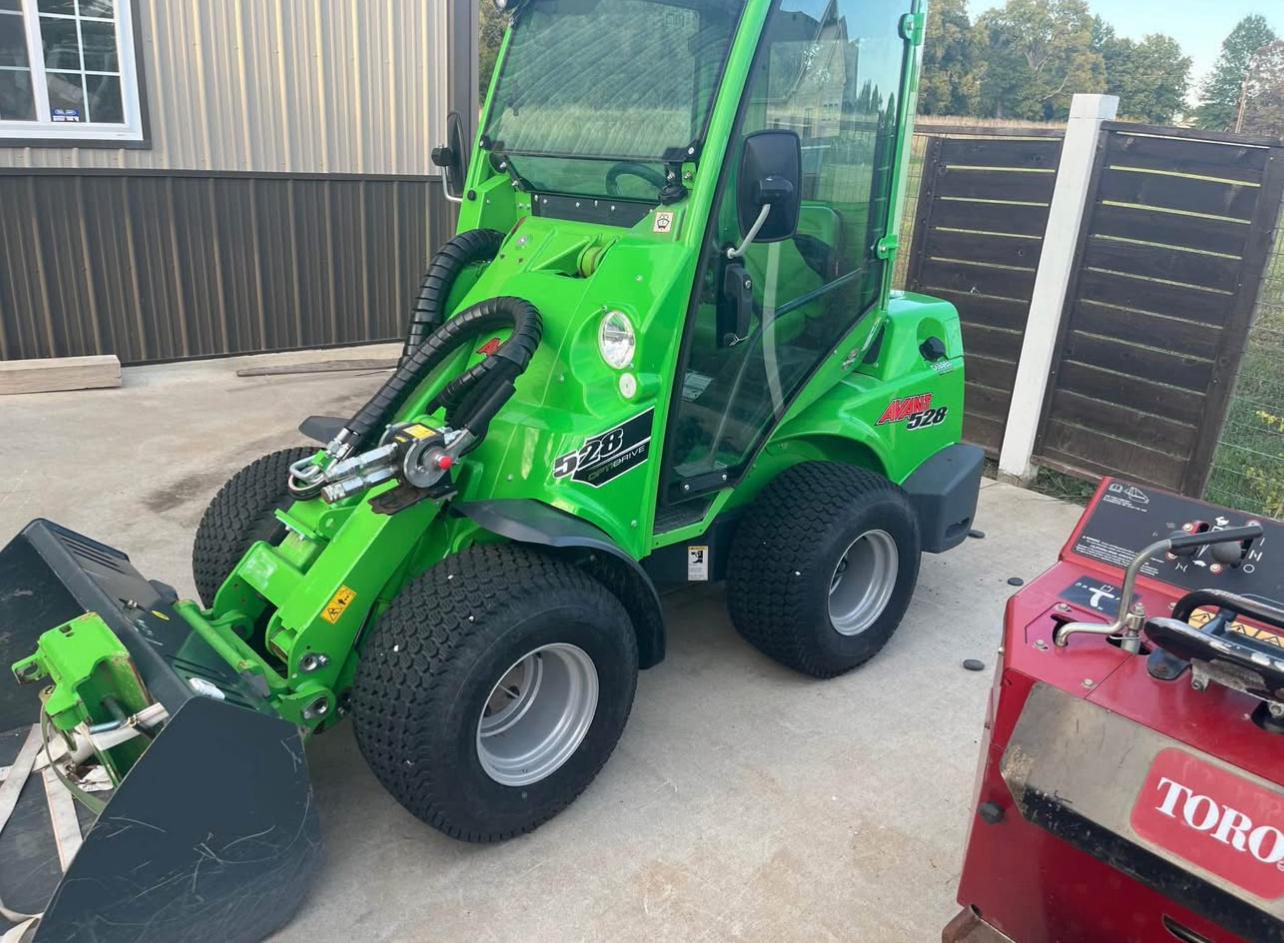 Avant 528 Articulating Loader