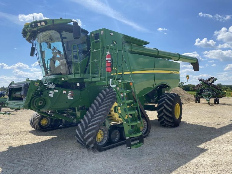 John Deere S790 Combine Harvester