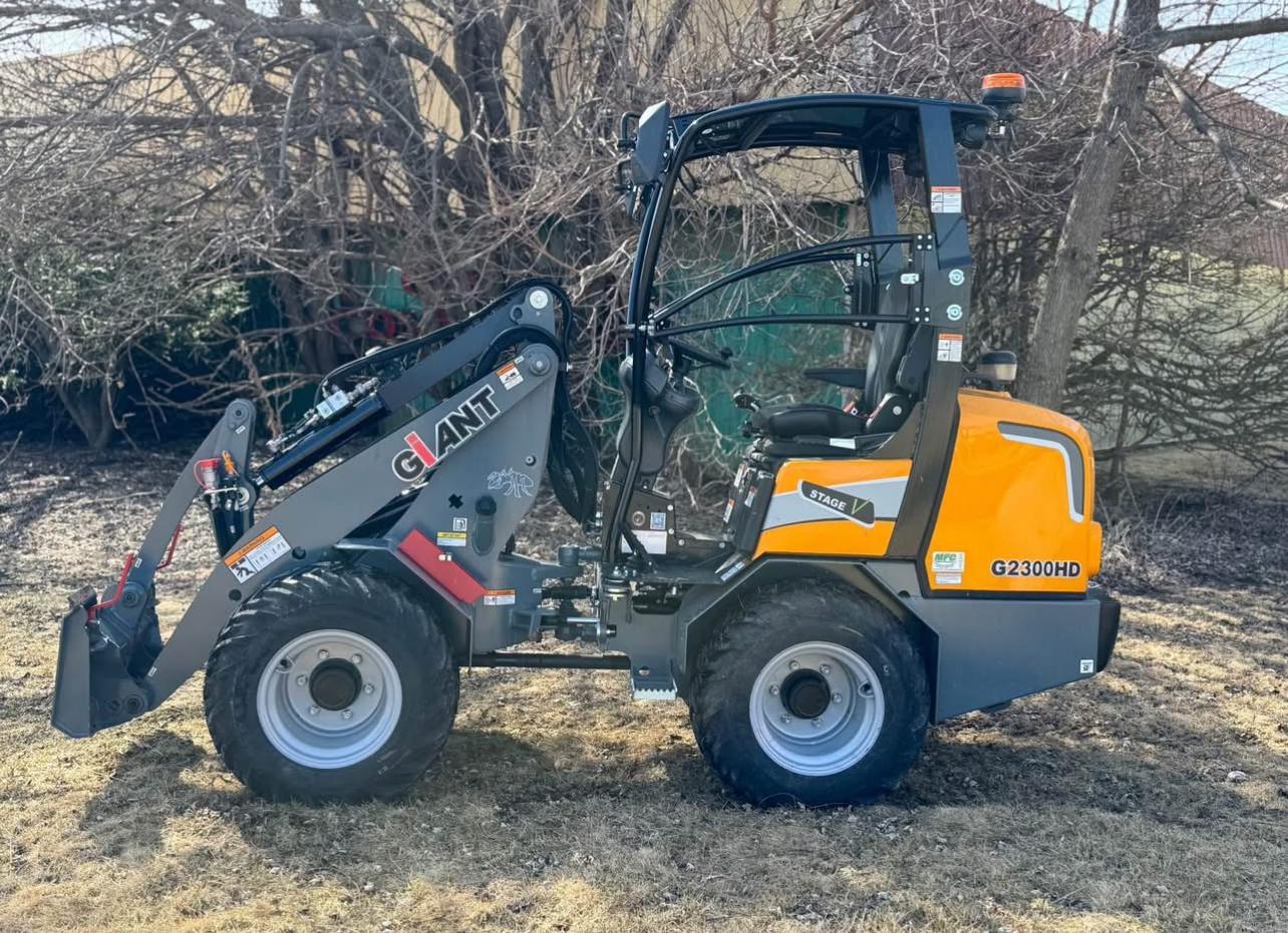 Giant Loader G2300