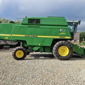 JOHN DEERE 2256 COMBINE HARVESTERS