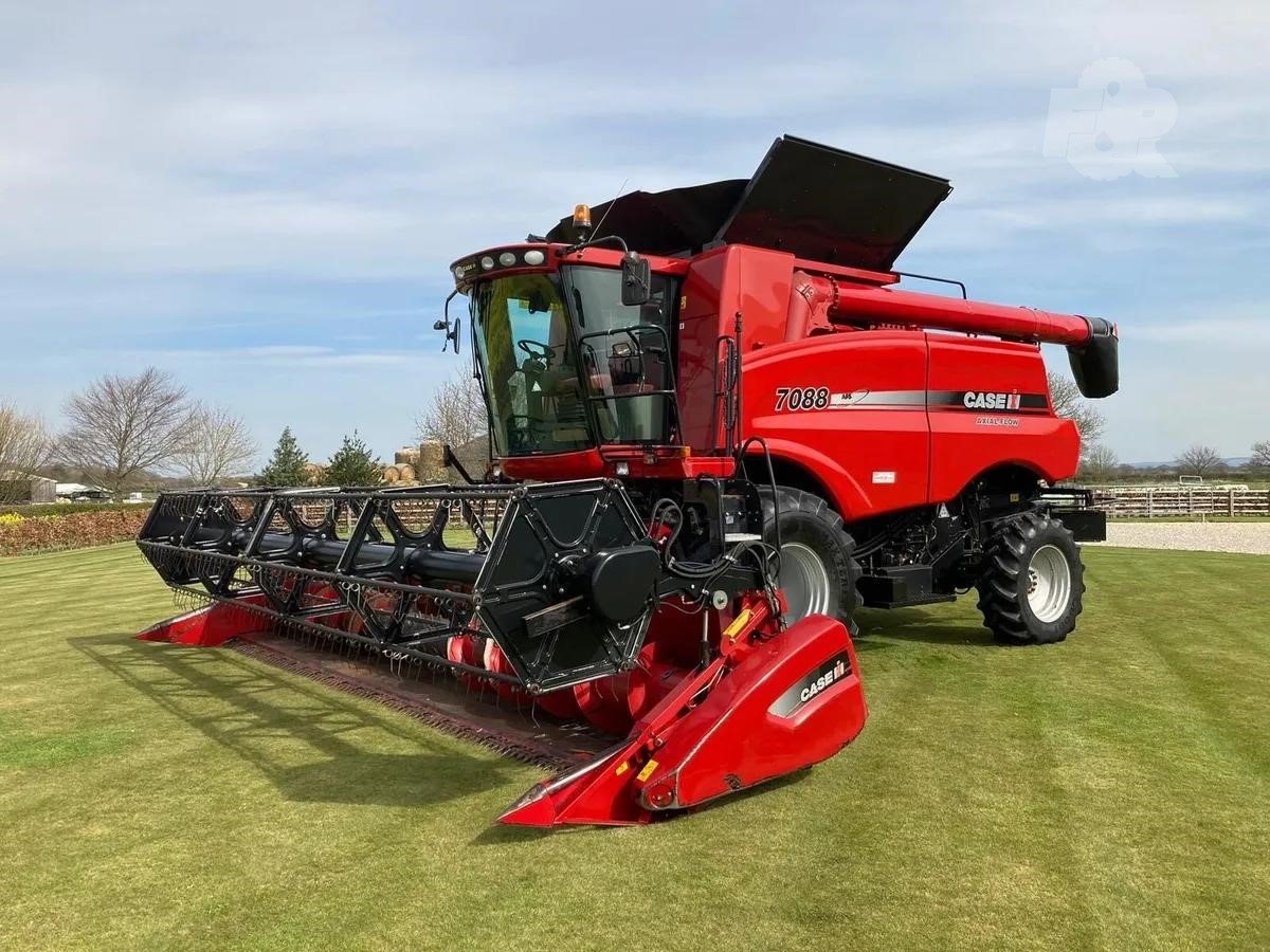CASE IH 7088 Combine Harvester