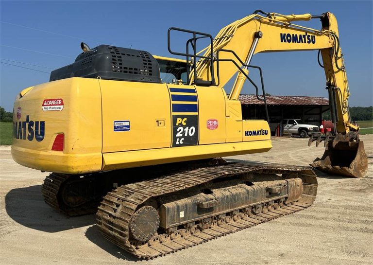 Komatsu PC210LC-11 Tracked Excavator