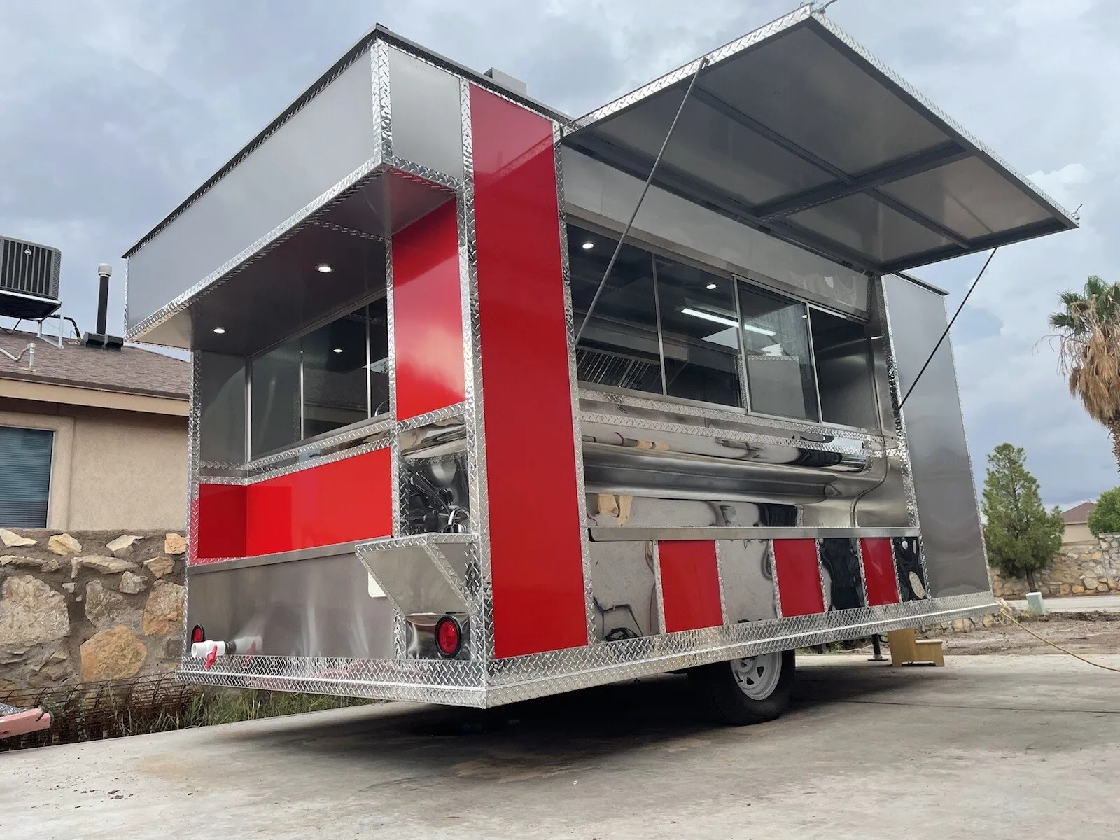 FOOD TRUCK 14 x 7.74 x 7.5 ft